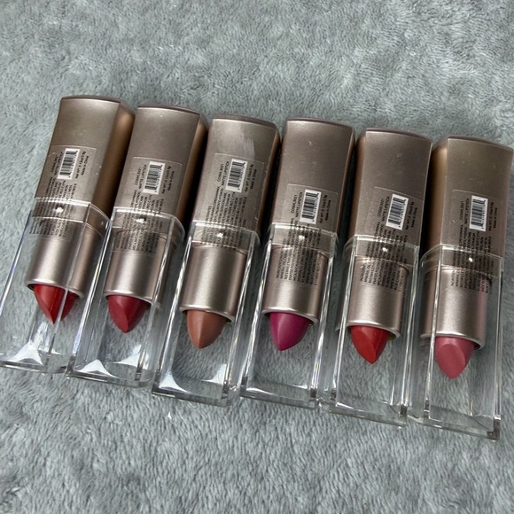 Celavi Matte Lipstick Collection - Red, Brown, Pink Shades - Picture 3 of 4